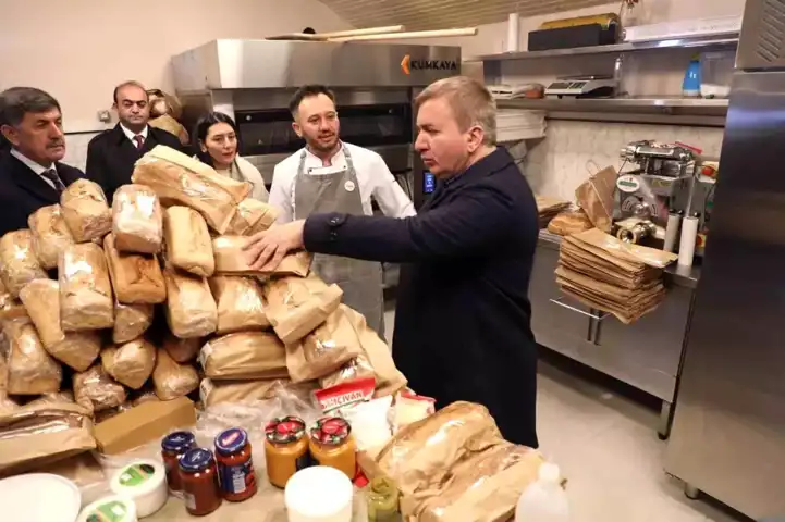 Köy Kadını Ekşi Mayalı Ekmek Fırını Açtı