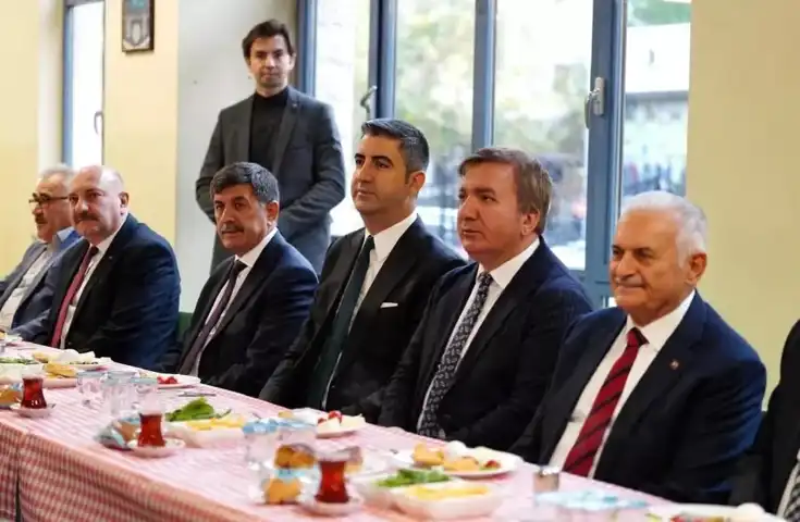 Eski Bakan, Doğu Anadolu'dan Gelenlerle Buluştu
