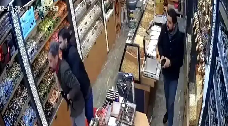 Şeker Boğazına Takıldı, Heimlich Kurtardı!