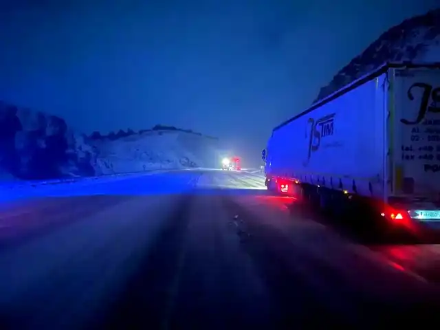 Erzincan-Sivas Yolu Kar Yüzünden Kapalı