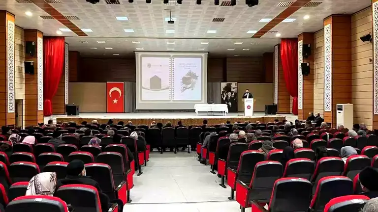 Erzincan'da Umreye Gidenlere Eğitim Semineri