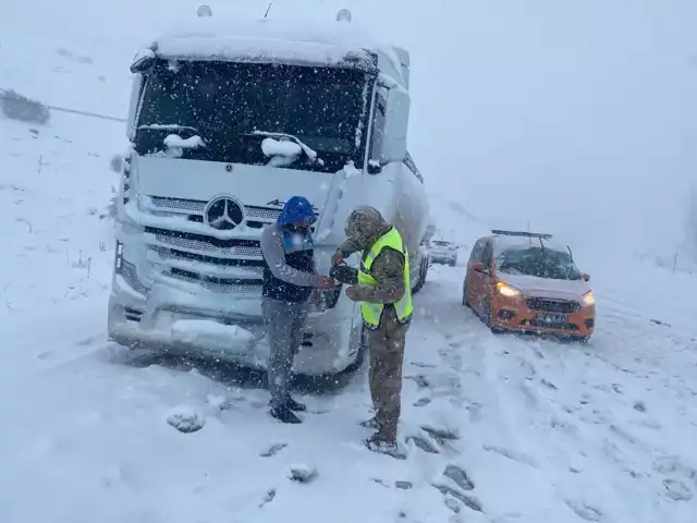 Doğu Anadolu'da 600 Kişi Kar Yağışı Nedeniyle Mahsur Kaldı