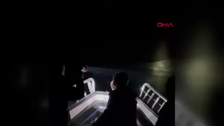 Tipide Mahsur Kalan Elektrikçiler Kurtarıldı
