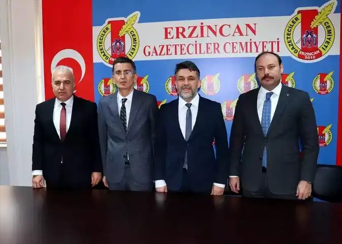 Erzincan'da Sahipsiz Köpek Öldürme İddiası: Siyasi Partilerden Ortak Tepki