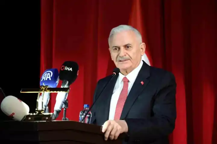 THY: Ay Yıldızlı Küresel Havayolu